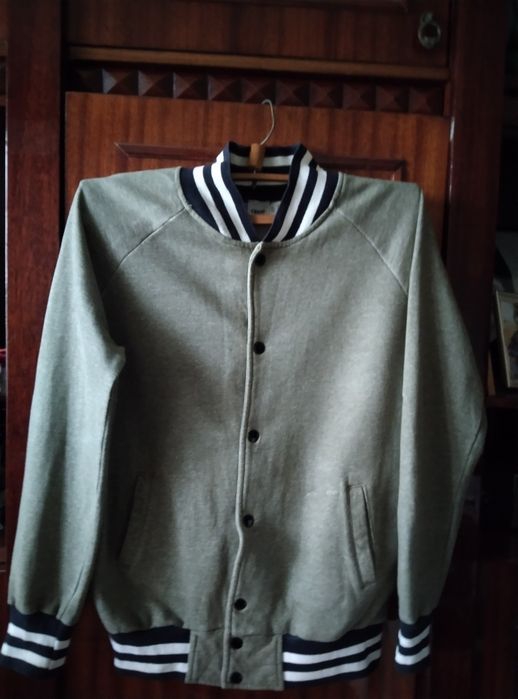 Бомбер серый ASOS .