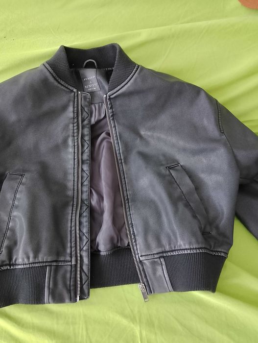 Śliczna Oversize markowa skóropodobna kurteczka.