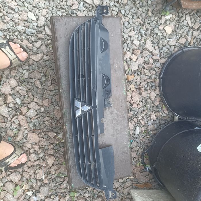 Ришітка радіатора мітсубісі спей-стар 03-05