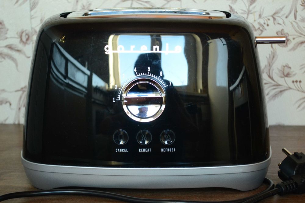 Тостер "Gorenje". Нуждается в ремонте.