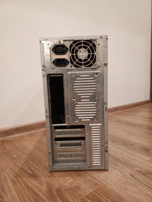 Stara obudowa komputerowa