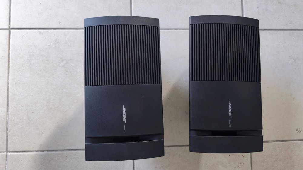 Colunas BOSE model 100, como novas!