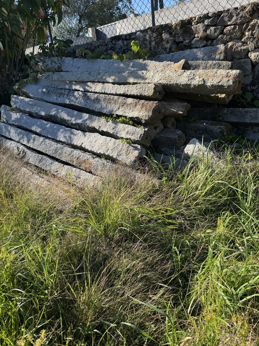 Esteios em pedra