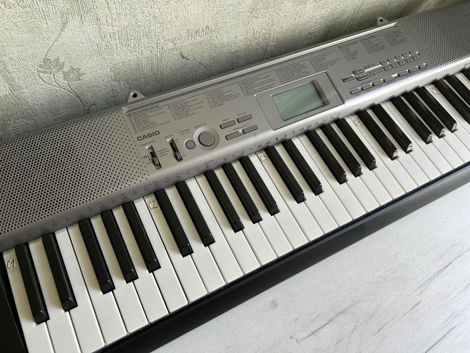 Синтезатор CASIO LK-125, 61 клавіша, з підсвіткою Б/У в гарному стані