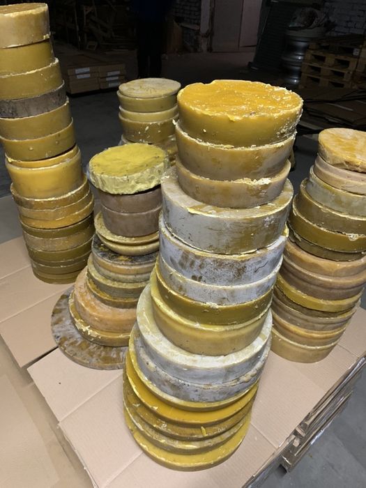 Віск бджолиний з пасіки.