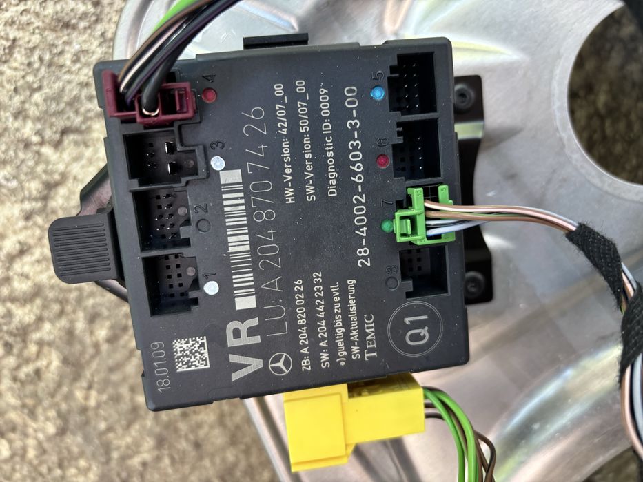 Переднє праве скло на Mercedes w204