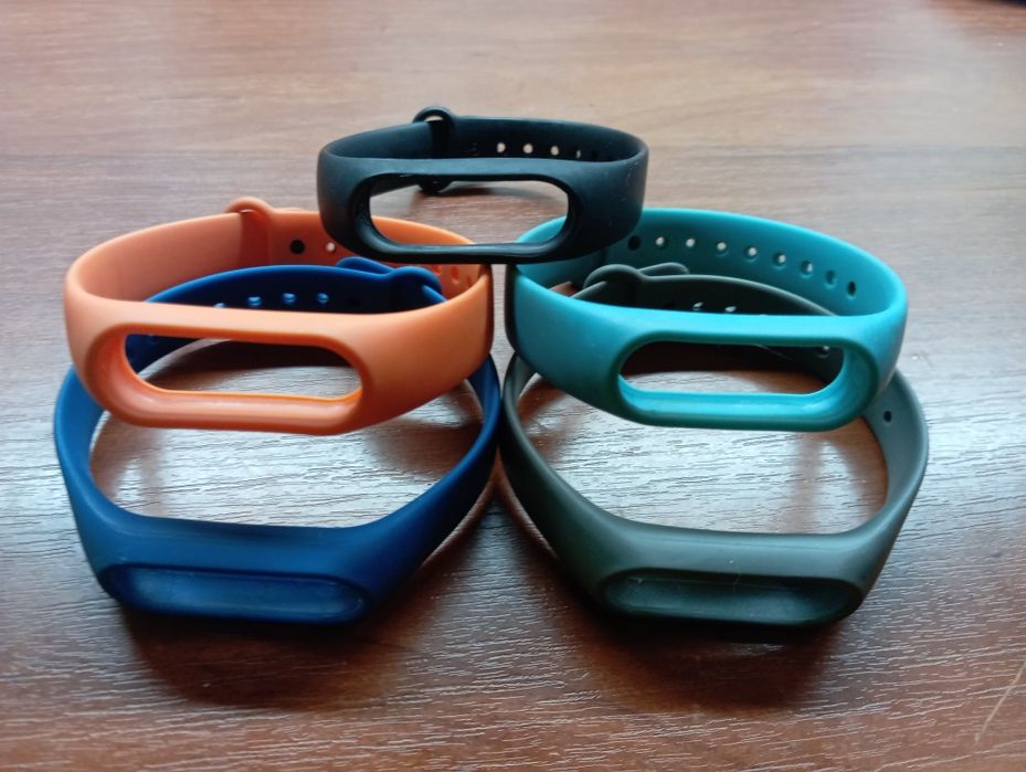 Браслети і зарядне мібент 2