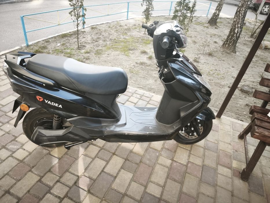 Yadea luna електросамокат