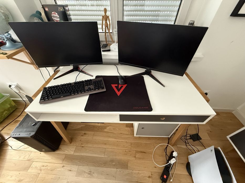 Biurko marki vox w bardzo dobrym stanie