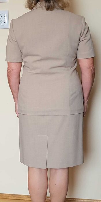 Beżowa damska garsonka