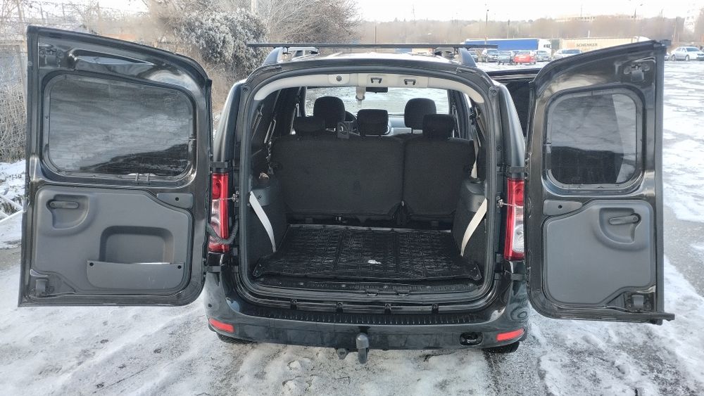 Дача логан мсв семьи мест