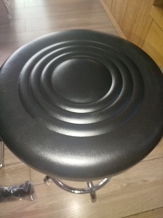 Nowy hoker kosmetyczny obrotowy czarny  na kolkach