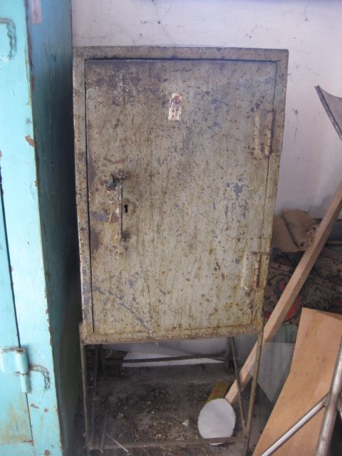 Продам шкаф/сейф металлический