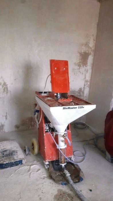 Машинная штукатурка стен .  ЄВідновлення
