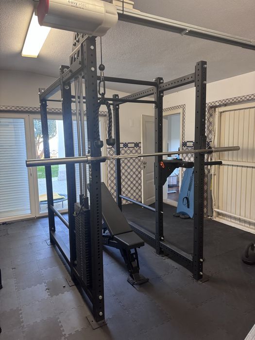 Cage / Power Rack ROGUE com sistema de cabos