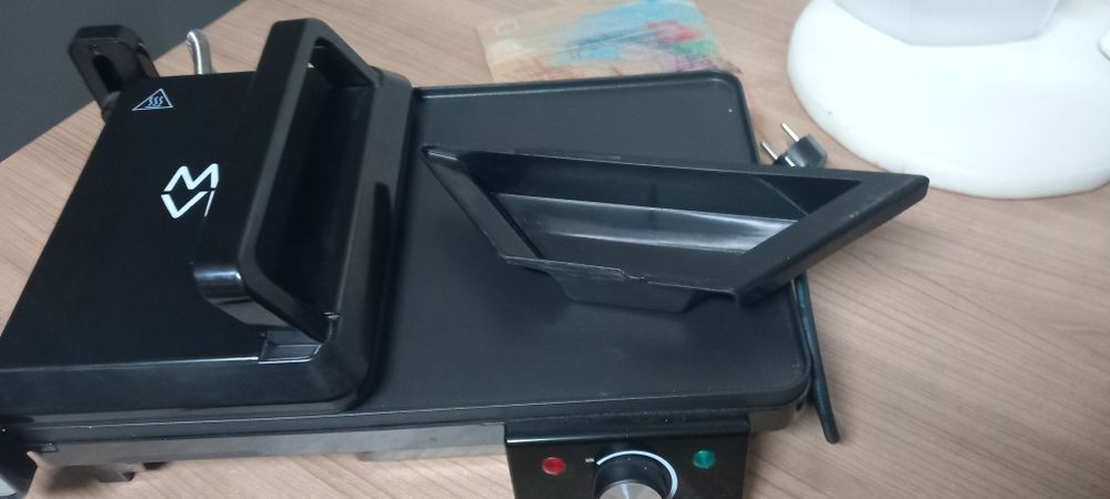 Sandwicheira com grelhador da marca muvip nova