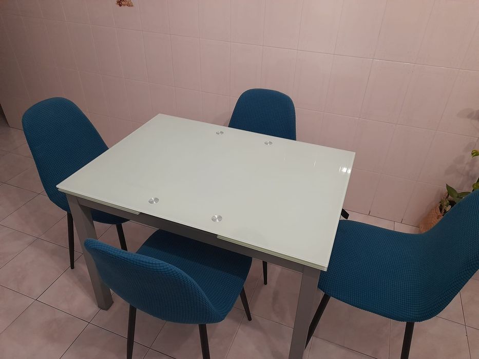 Mesa de cozinha em vidro