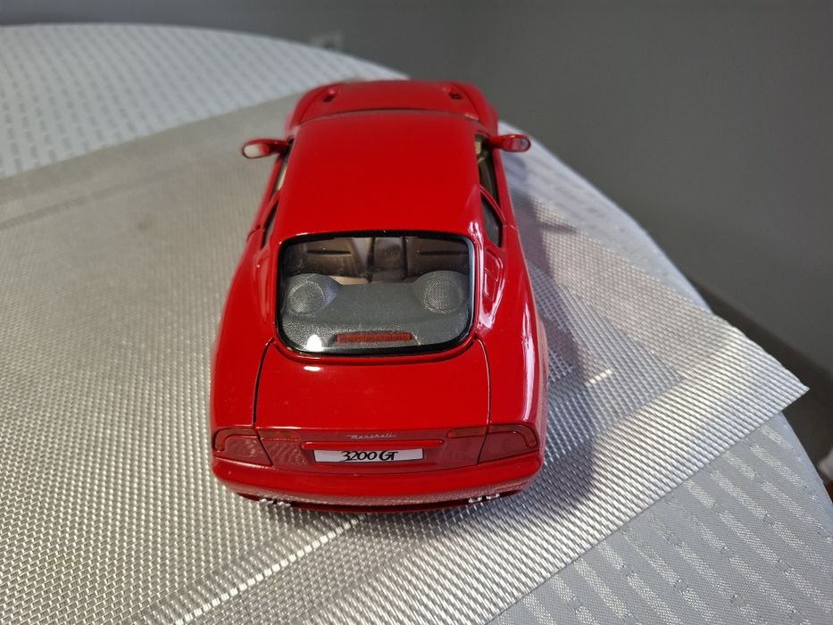 Bburago maserati 3200 Gt skala 1:18