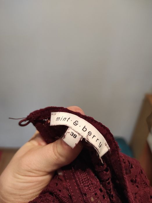 Koronkowa bordowa sukienka