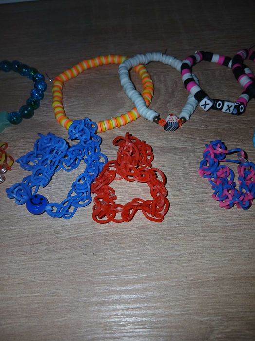 bransoletki z koralików i gumeczek