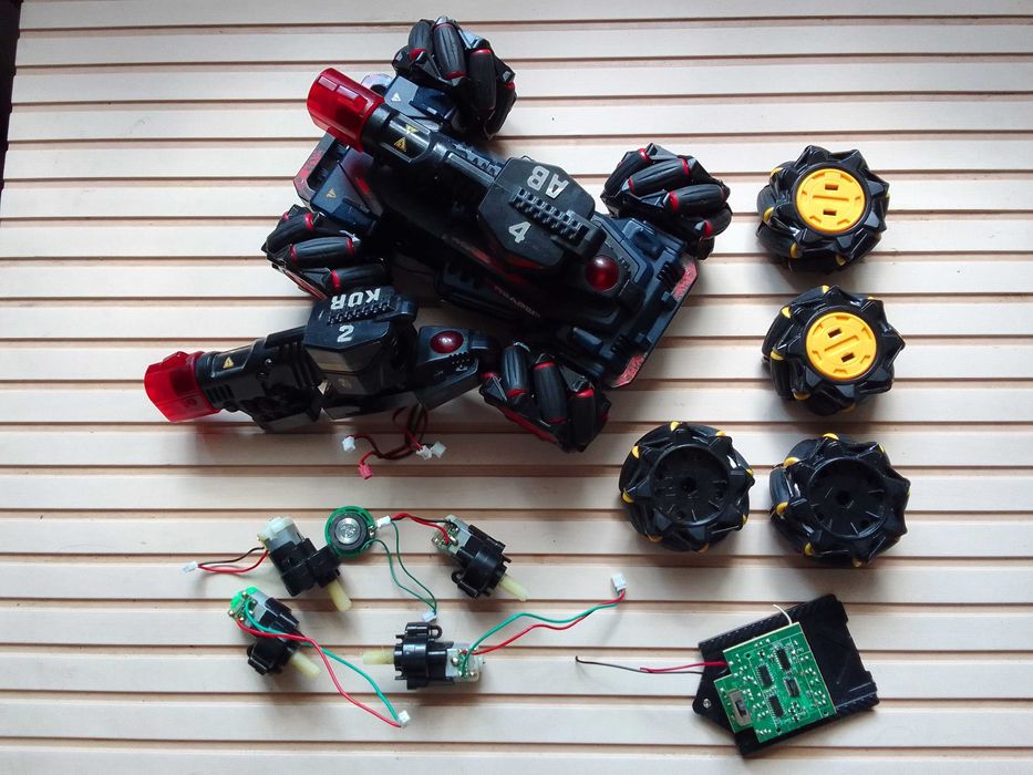 Zdalnie sterowany samochodzik i części od drugiego,silniki sprawne ..