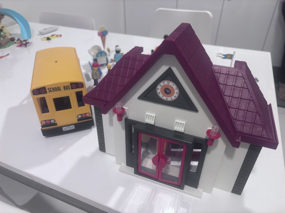 Lote Playmobil Escola + Autocarro Escolar + Parque
