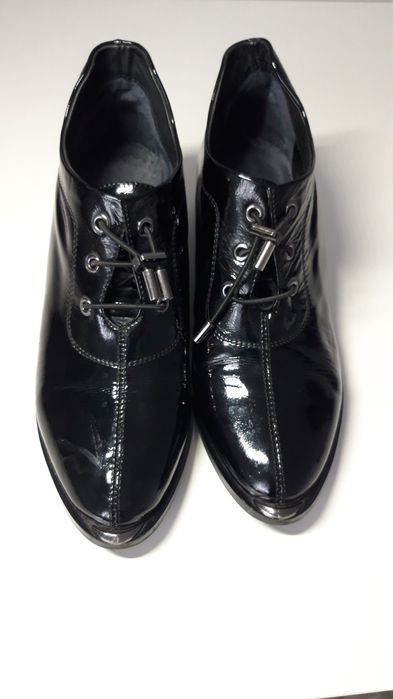 Продам жіноче взуття