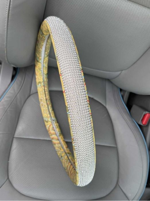 Чехол на кермо руль.  Жіночий чохол на кермо зі стразами.