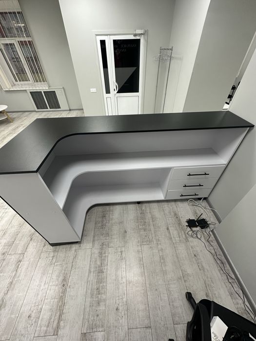 Ресепш / стійка в ідеальному стані