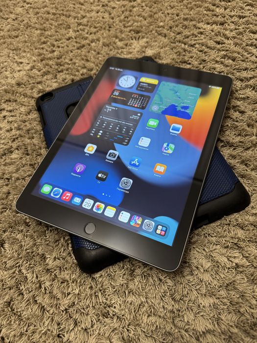 Apple iPad 5 (2017)  LTE 32 GB + чохол у подарунок