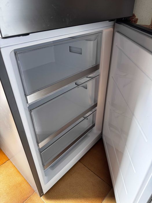 Frigorífico Combinado LG No Frost 387L (GBV7280CPY) – Inox / Classe C