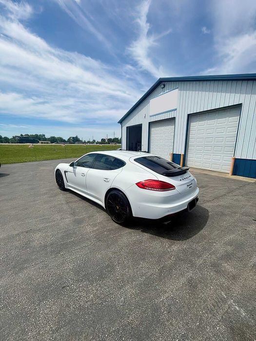 Porsche Panamera 4S      2015