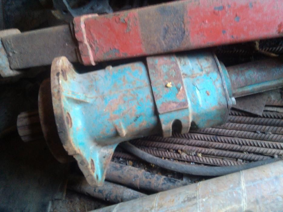 Пів ось з чехлом