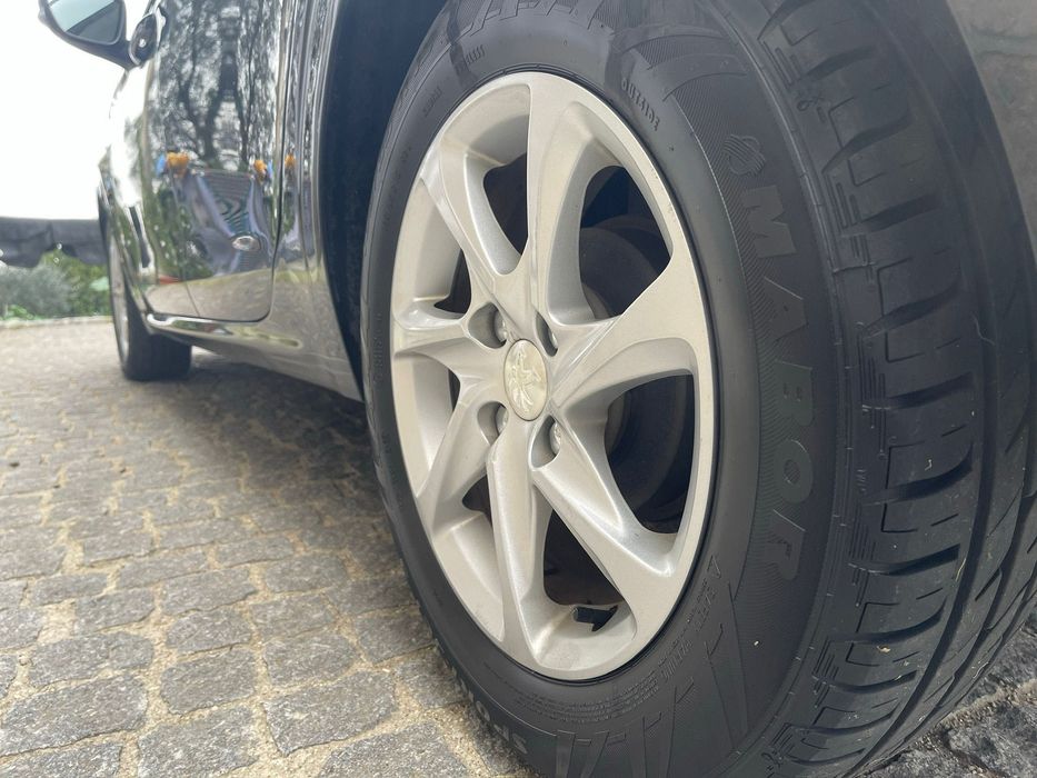 Peugeot 208 — fotografia 3