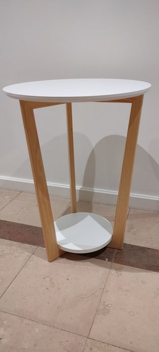 White side table64584413256194124