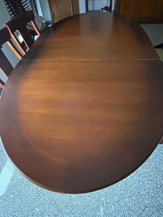 Mesa oval em cerejeira