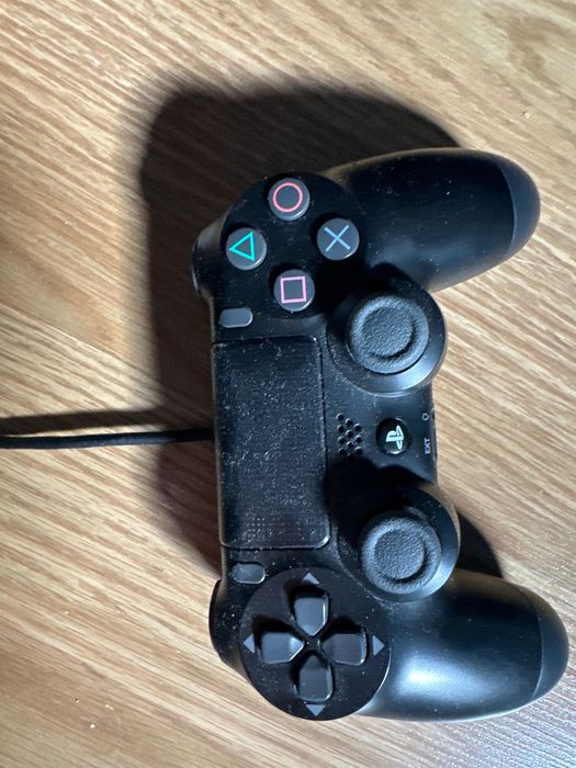 Konsola ps 4 (czarna) oraz gry