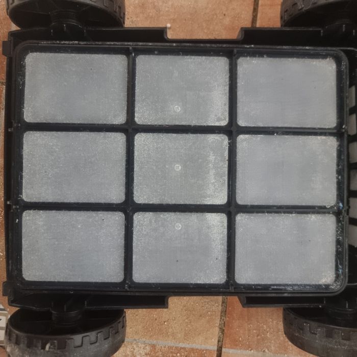 Robo limpeza piscina
