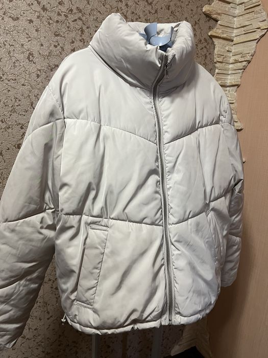 Курточка H&M сірого кольору р. М