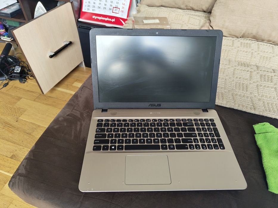 Laptop Asus uszkodzony