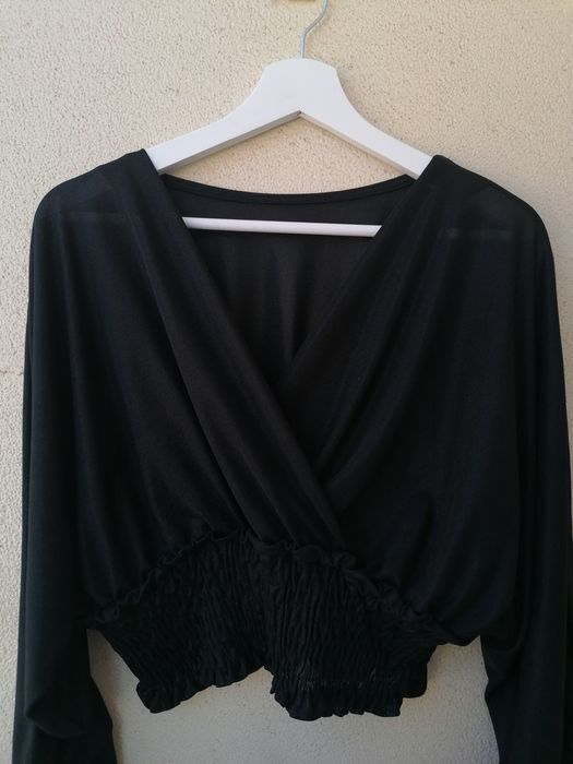 Blusa preta decote cruzado
