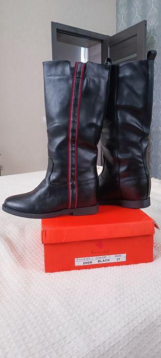 Жіночі сапоги 36 р. на тонкому хутрі.