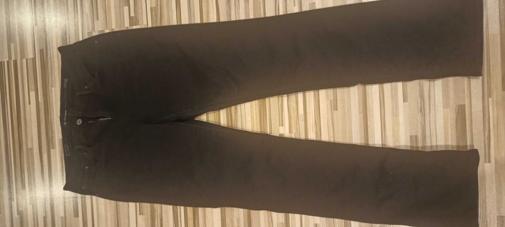 Spodnie damskie Levis czarne rozm 31