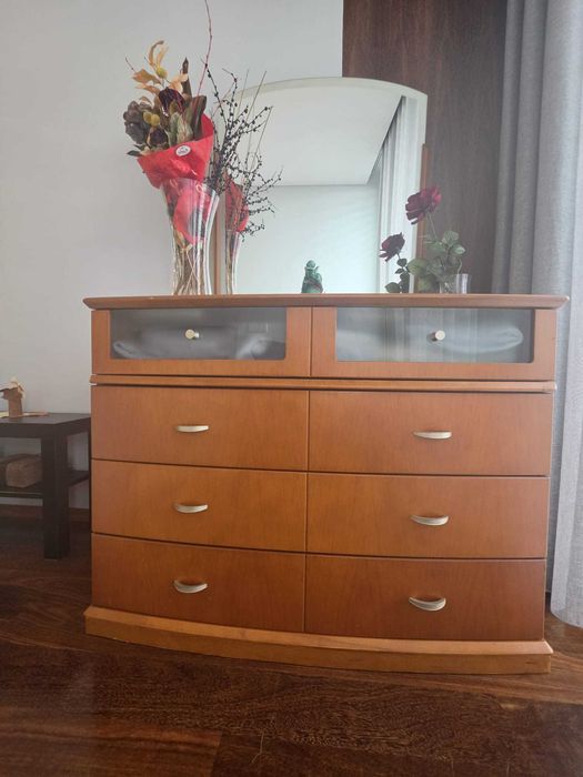 Mobília de quarto de casal em cerejeira como novo 600 euros