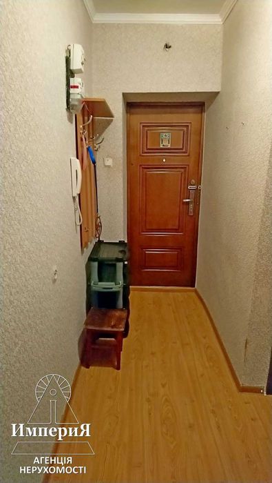 Продам однокімнатну на Січневому з косметичним ремонтом.