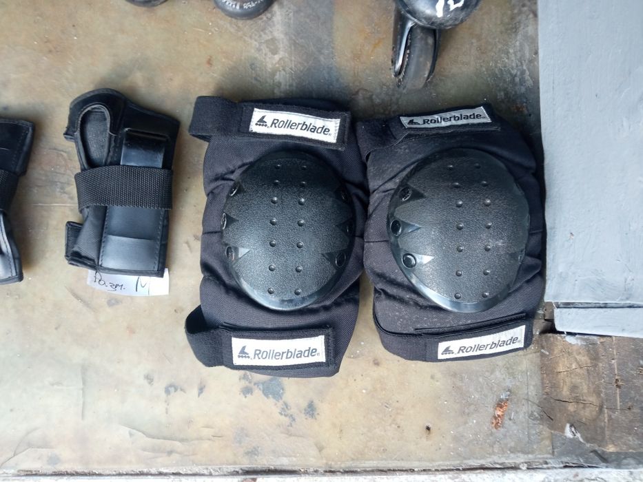 Продам одним лотом ролики взрослые 43 + 38 + защита