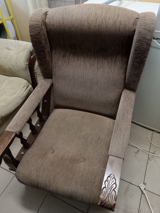 Fotele, krzesła, kanapa, w dobrym stanie.