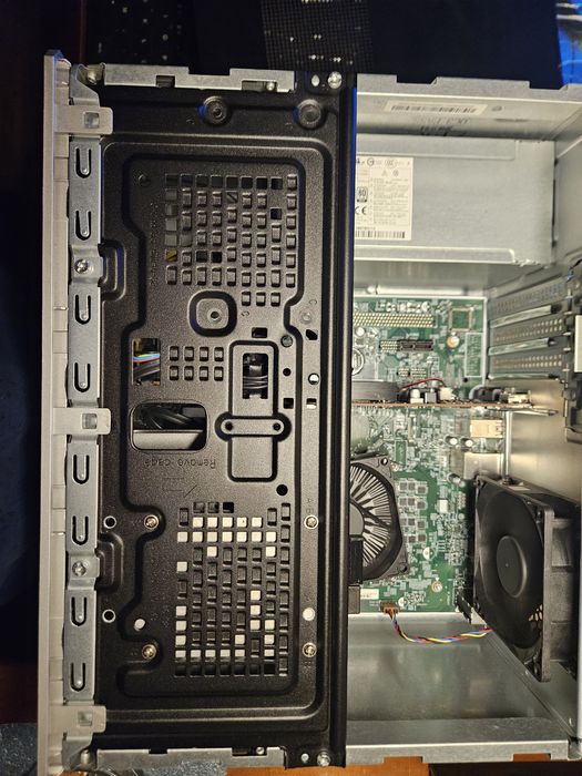 HP Pavilion 595-p0001np i5-8400 8GB .nvme 256gb . GTX1030.windows 11.