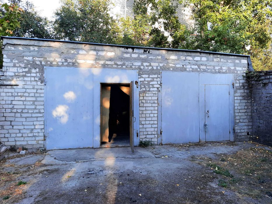 Гараж біля 10 школи і скверу ім. О.Бабаєва. | Центр