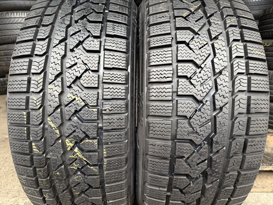 Зимові шини 235/50 R18 Kumho Izen RV 2шт. 9мм